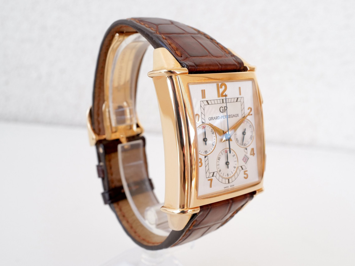 Швейцарские часы Girard-Perregaux Vintage 1945 XXL Chronograph 18K Rose Gold