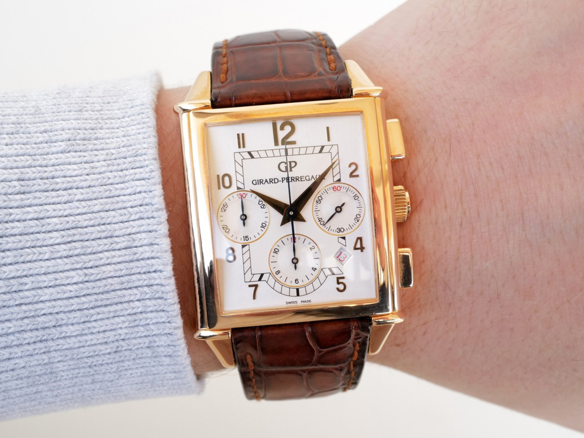 Швейцарские часы Girard-Perregaux Vintage 1945 XXL Chronograph 18K Rose Gold