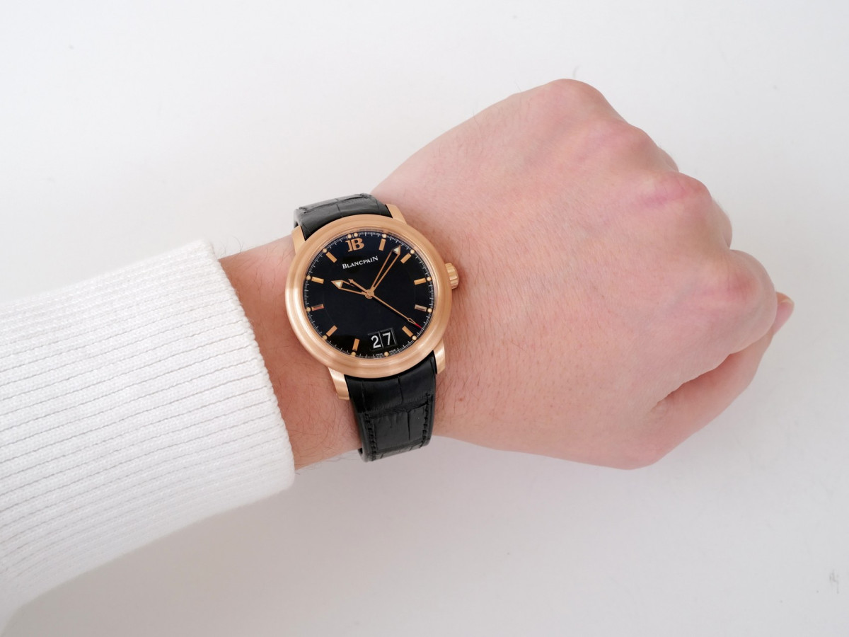 Швейцарские часы Blancpain Leman Ultra-Slim Grande Date Limited Edition 18K Rose Gold 40