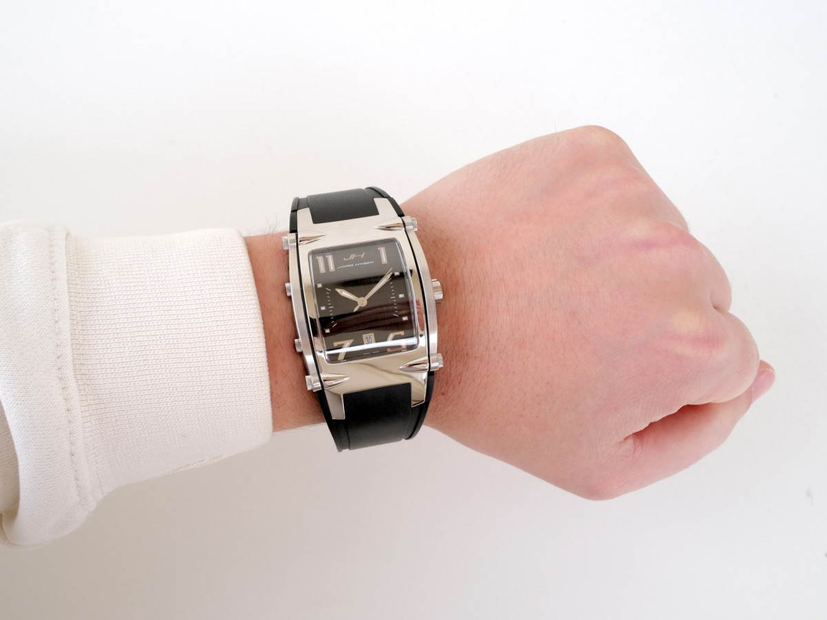 Швейцарський годинник Jorg Hysek V-King Date