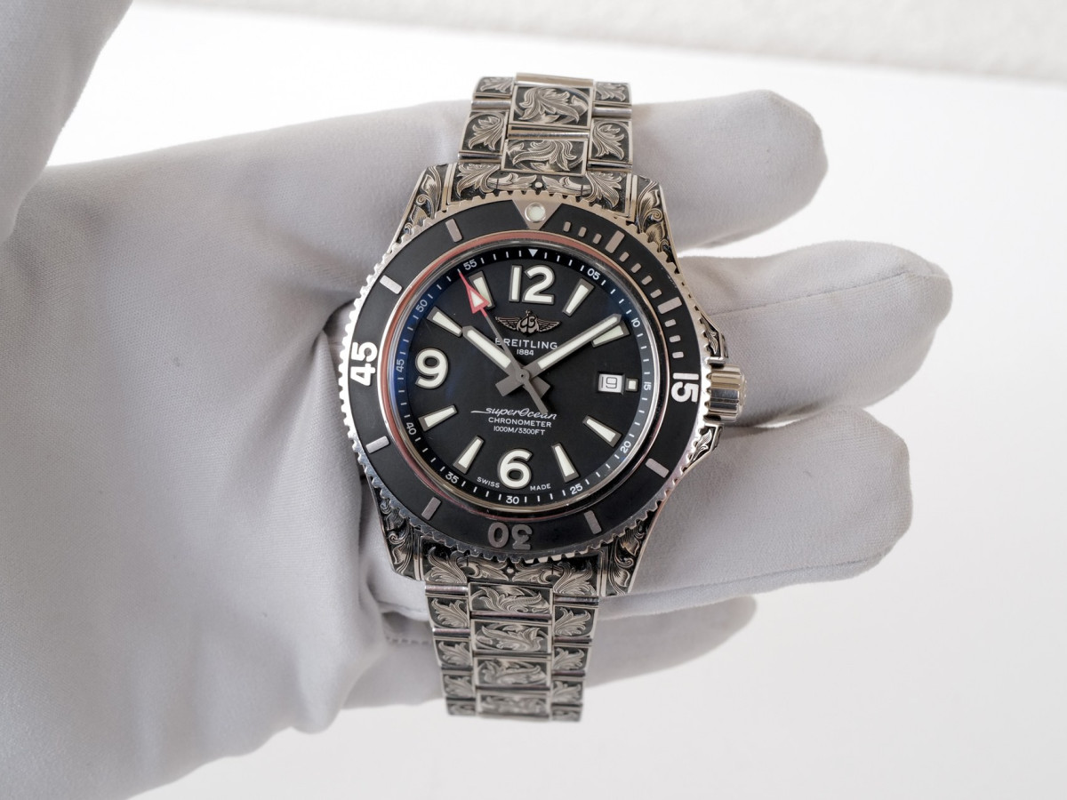 Швейцарские часы Breitling Superocean 44 Automatic Handmade Engraving
