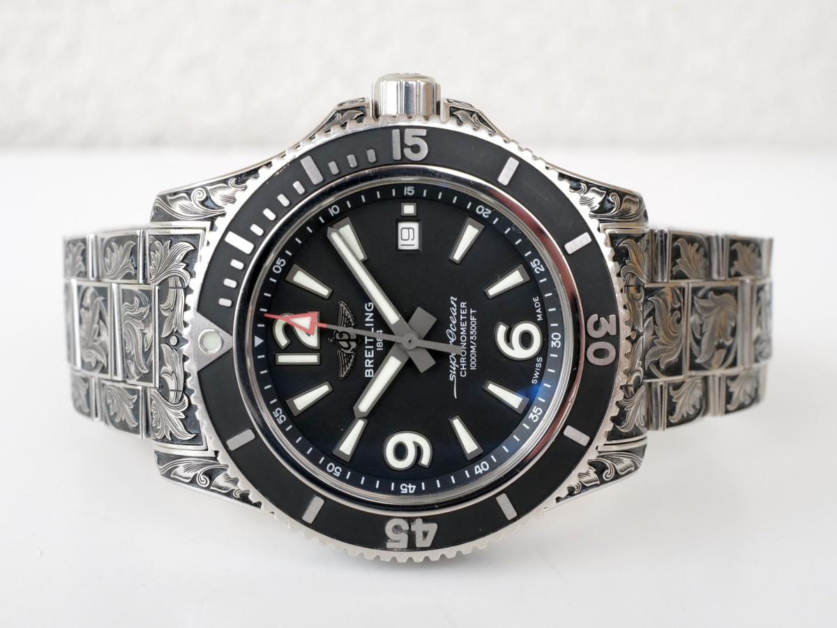 Швейцарские часы Breitling Superocean 44 Automatic Handmade Engraving