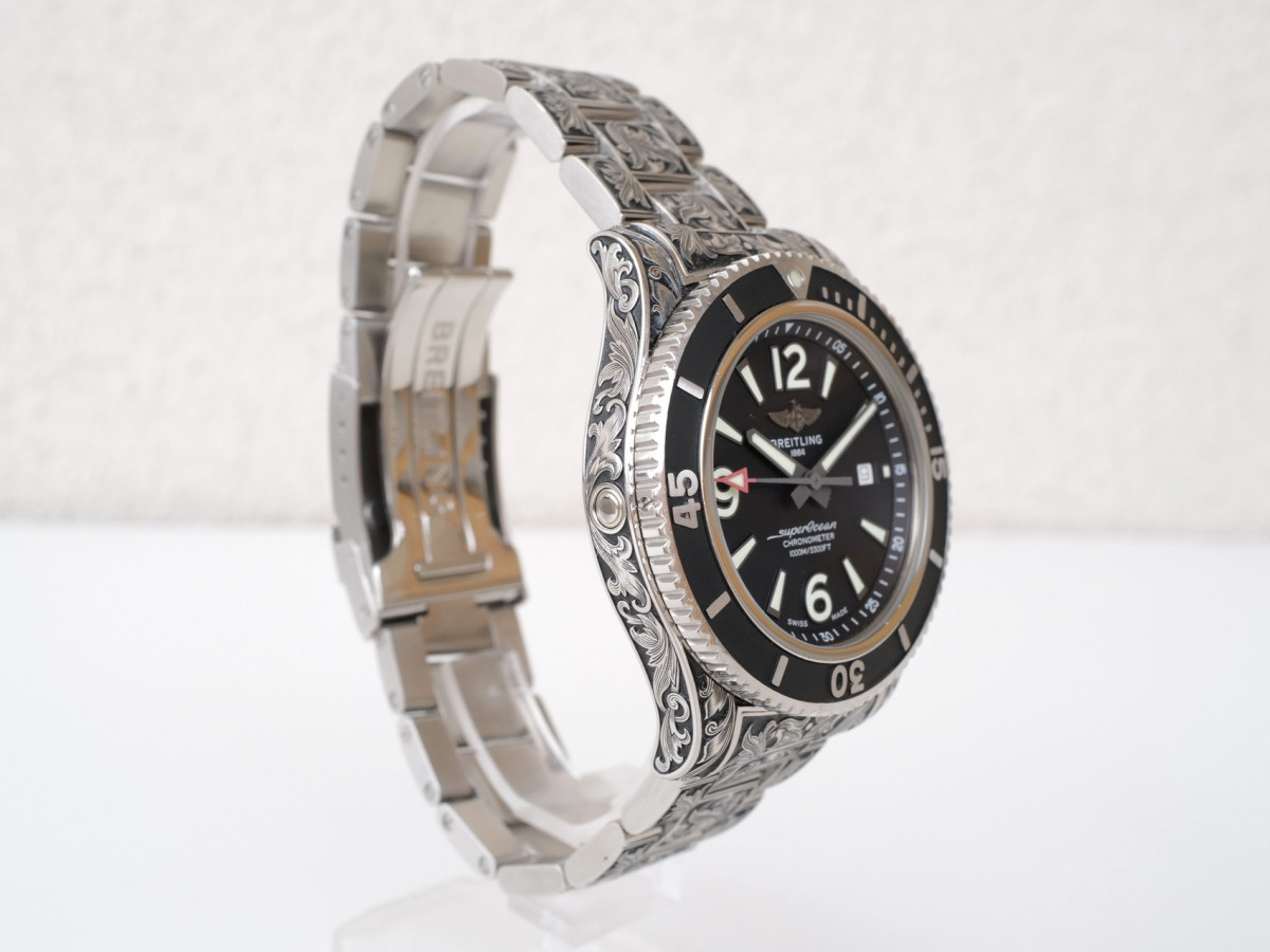 Швейцарские часы Breitling Superocean 44 Automatic Handmade Engraving