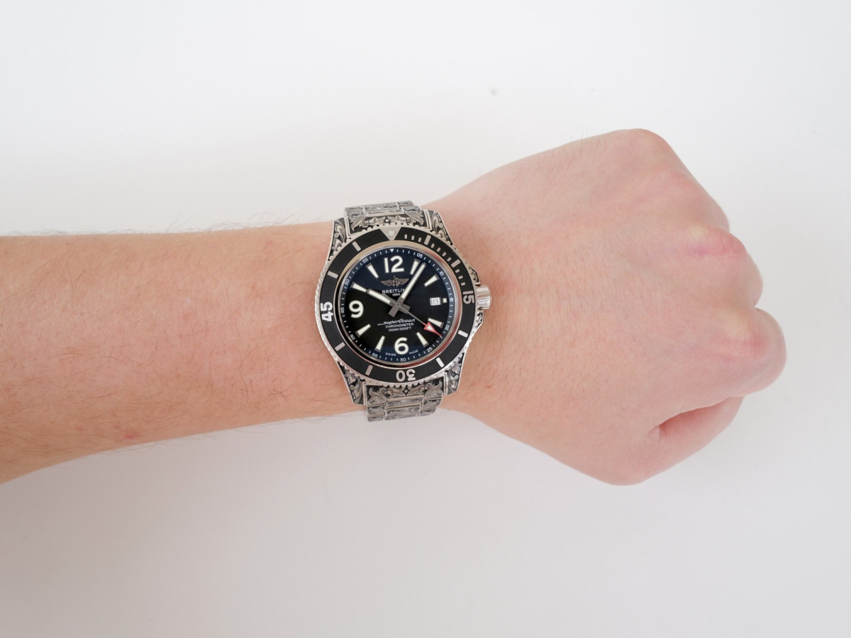 Швейцарские часы Breitling Superocean 44 Automatic Handmade Engraving