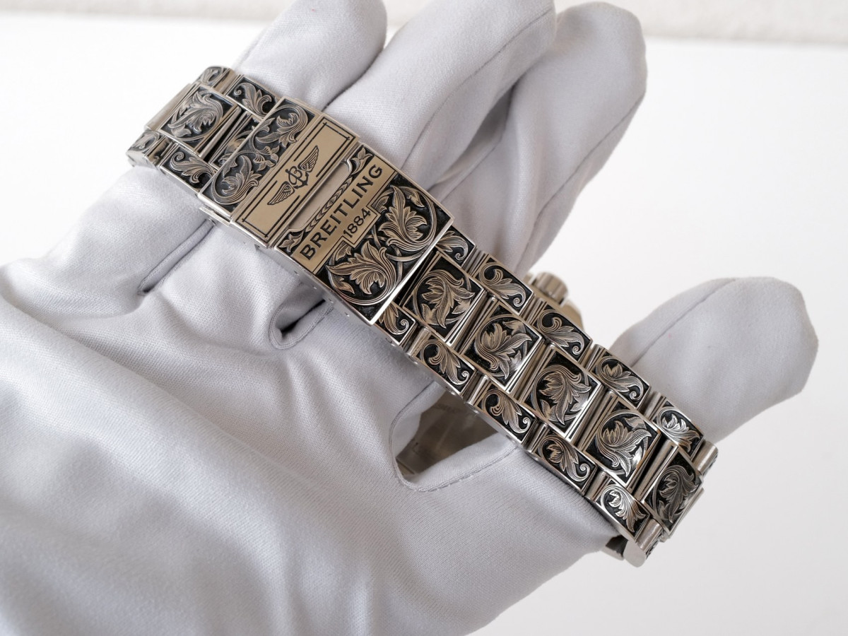 Швейцарские часы Breitling Superocean 44 Automatic Handmade Engraving