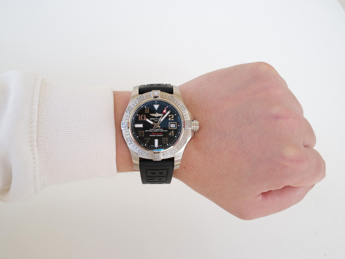 Швейцарський годинник Breitling Avenger II Seawolf Black Dial 45