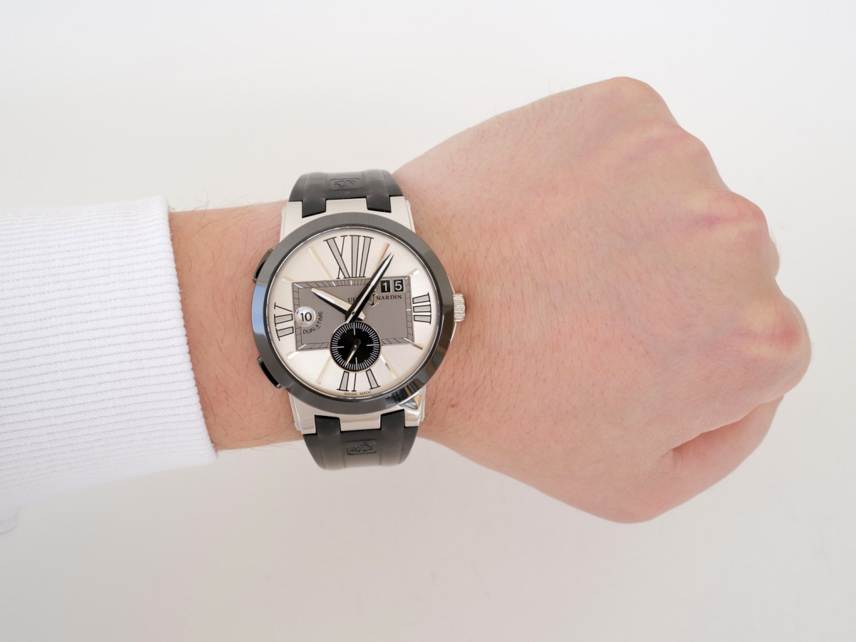 Швейцарський годинник Ulysse Nardin Executive Dual Time Black Rubber Strap Silver Dial 43