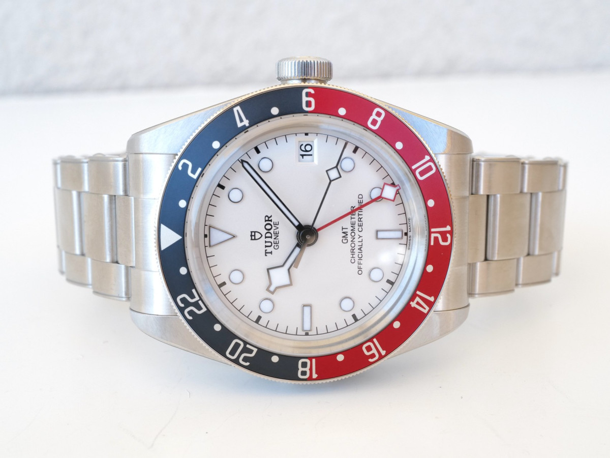 Швейцарские часы Tudor Black Bay GMT Pepsi 41