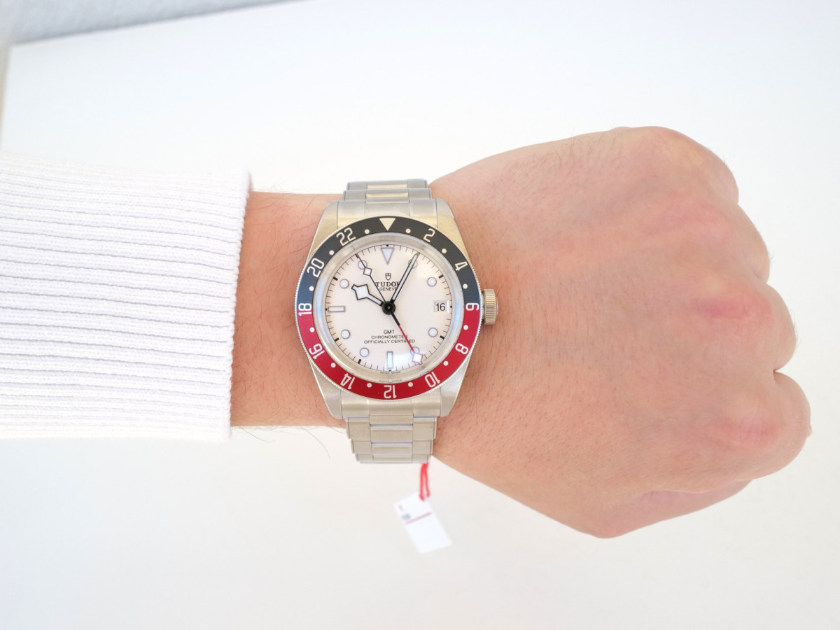 Швейцарские часы Tudor Black Bay GMT Pepsi 41