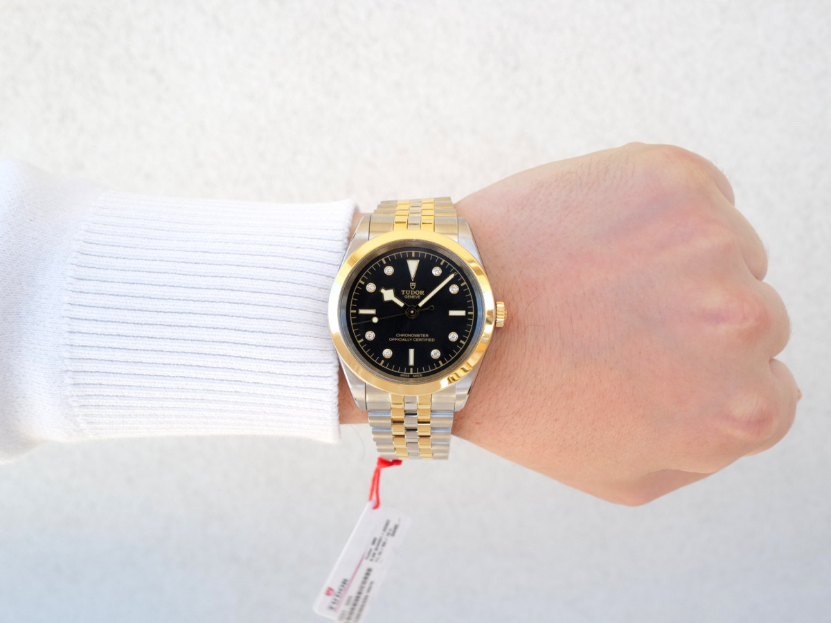 Швейцарские часы Tudor Black Bay One 41 S&G Diamond Black Dial