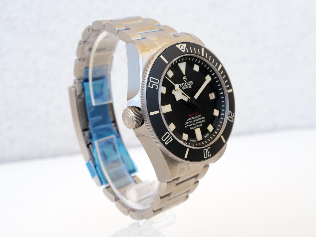 Швейцарские часы Tudor Pelagos LHD Lefty Titanium Black Dial 42