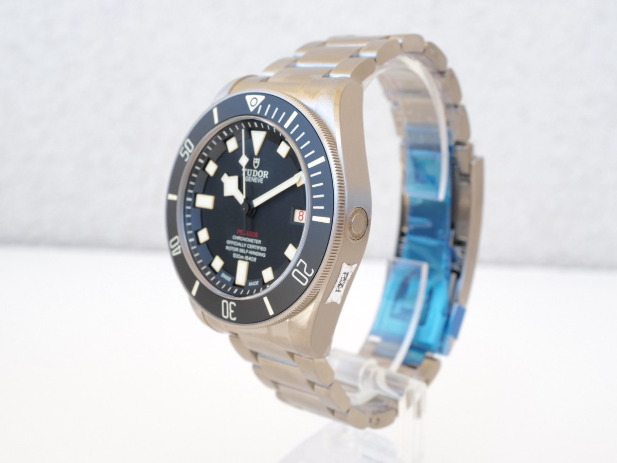 Швейцарские часы Tudor Pelagos LHD Lefty Titanium Black Dial 42