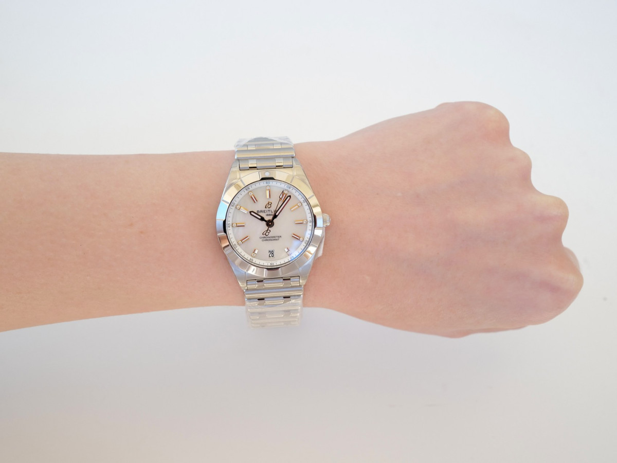 Швейцарський годинник Breitling Chronomat 32 MOP Diamond Dial