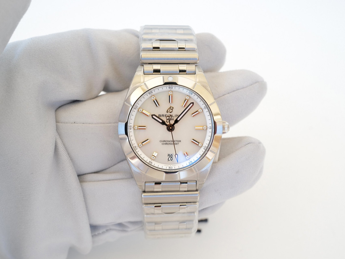 Швейцарський годинник Breitling Chronomat 32 MOP Diamond Dial