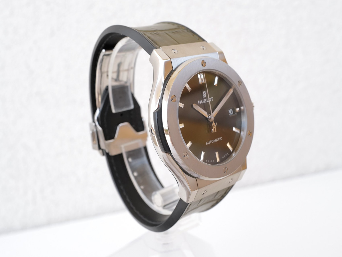 Швейцарские часы Hublot Classic Fusion Green Dial Green Leather Titanium 45