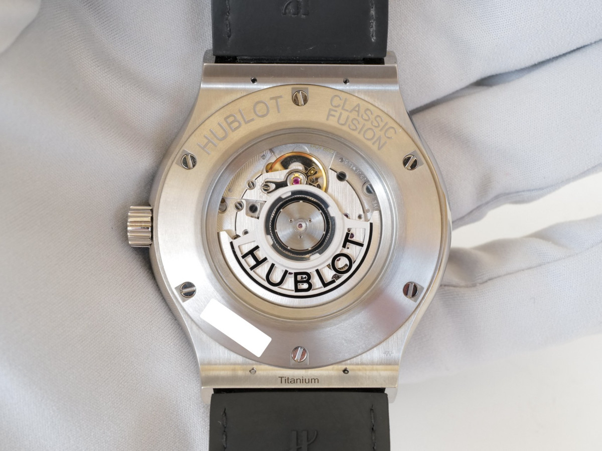 Швейцарские часы Hublot Classic Fusion Green Dial Green Leather Titanium 45