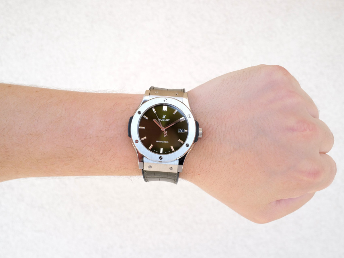 Швейцарские часы Hublot Classic Fusion Green Dial Green Leather Titanium 45