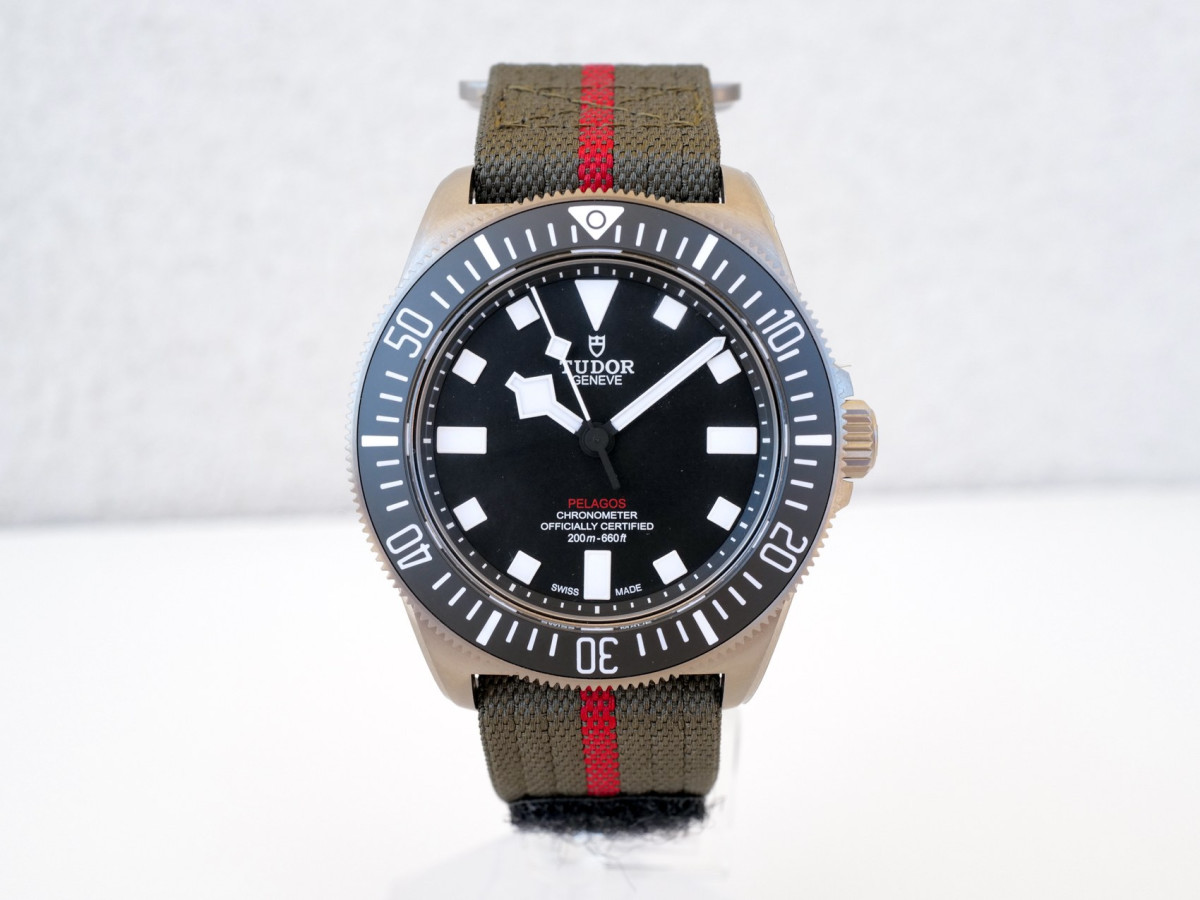 Швейцарские часы Tudor Pelagos FXD Titanium 42