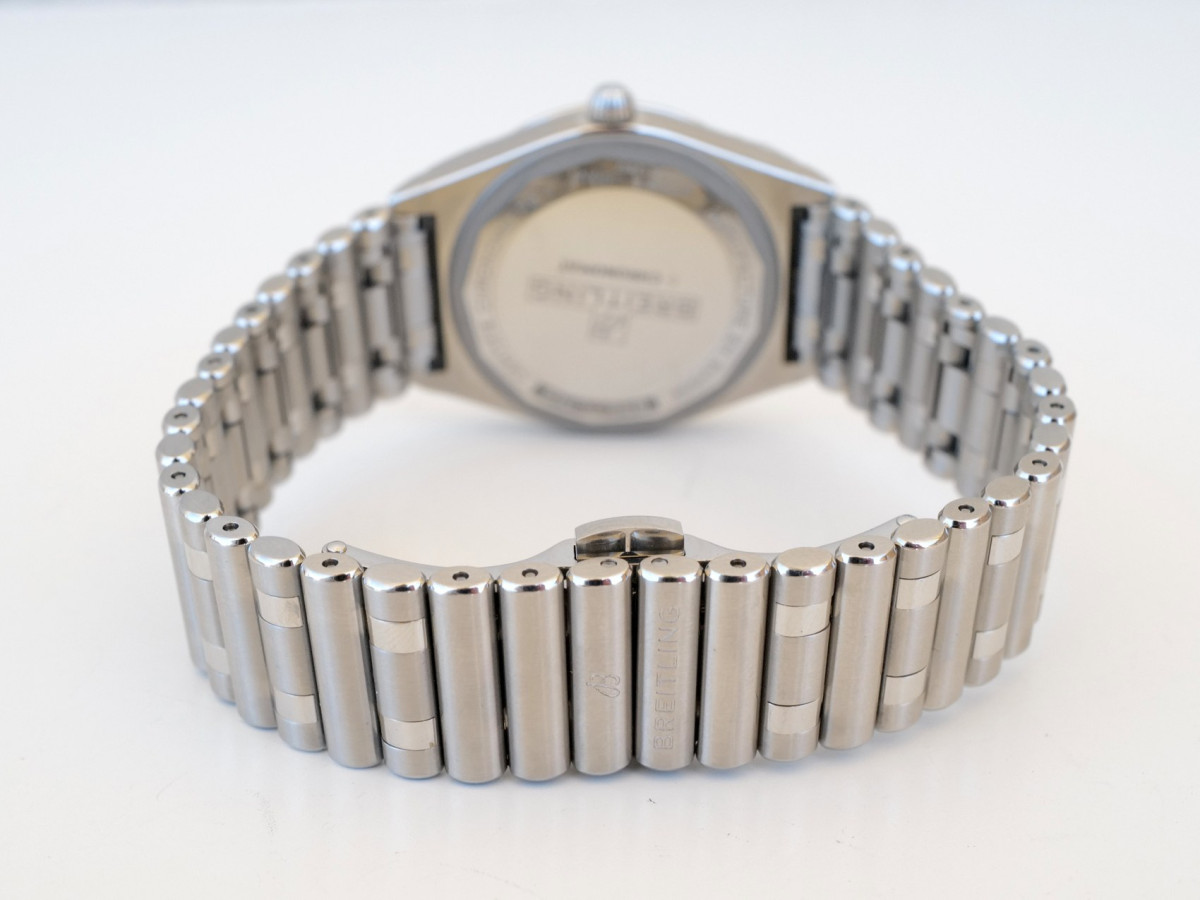 Швейцарський годинник Breitling Chronomat 32 Green Diamond Dial