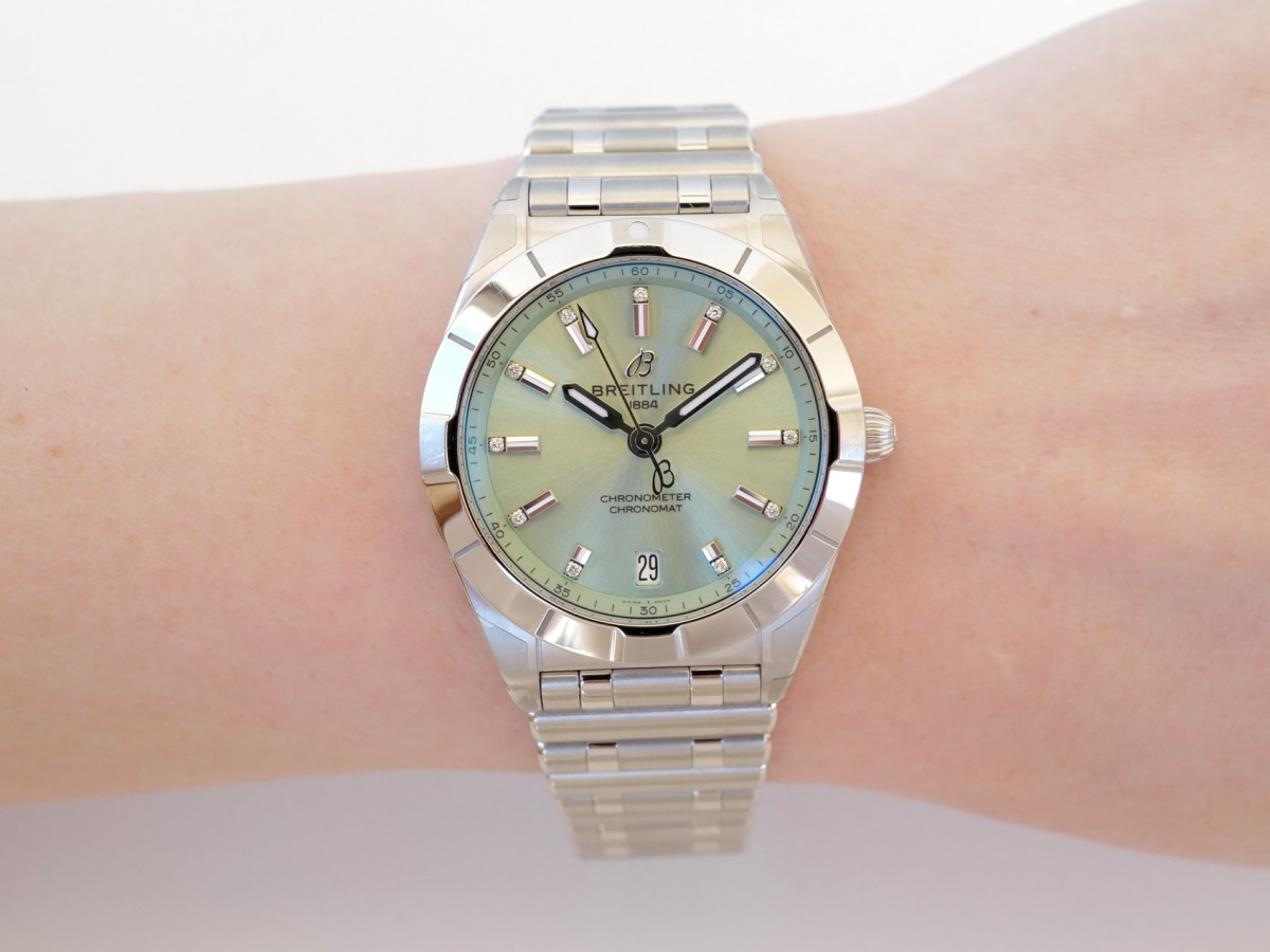 Швейцарський годинник Breitling Chronomat 32 Green Diamond Dial