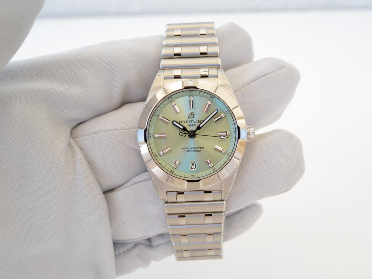 Швейцарський годинник Breitling Chronomat 32 Green Diamond Dial