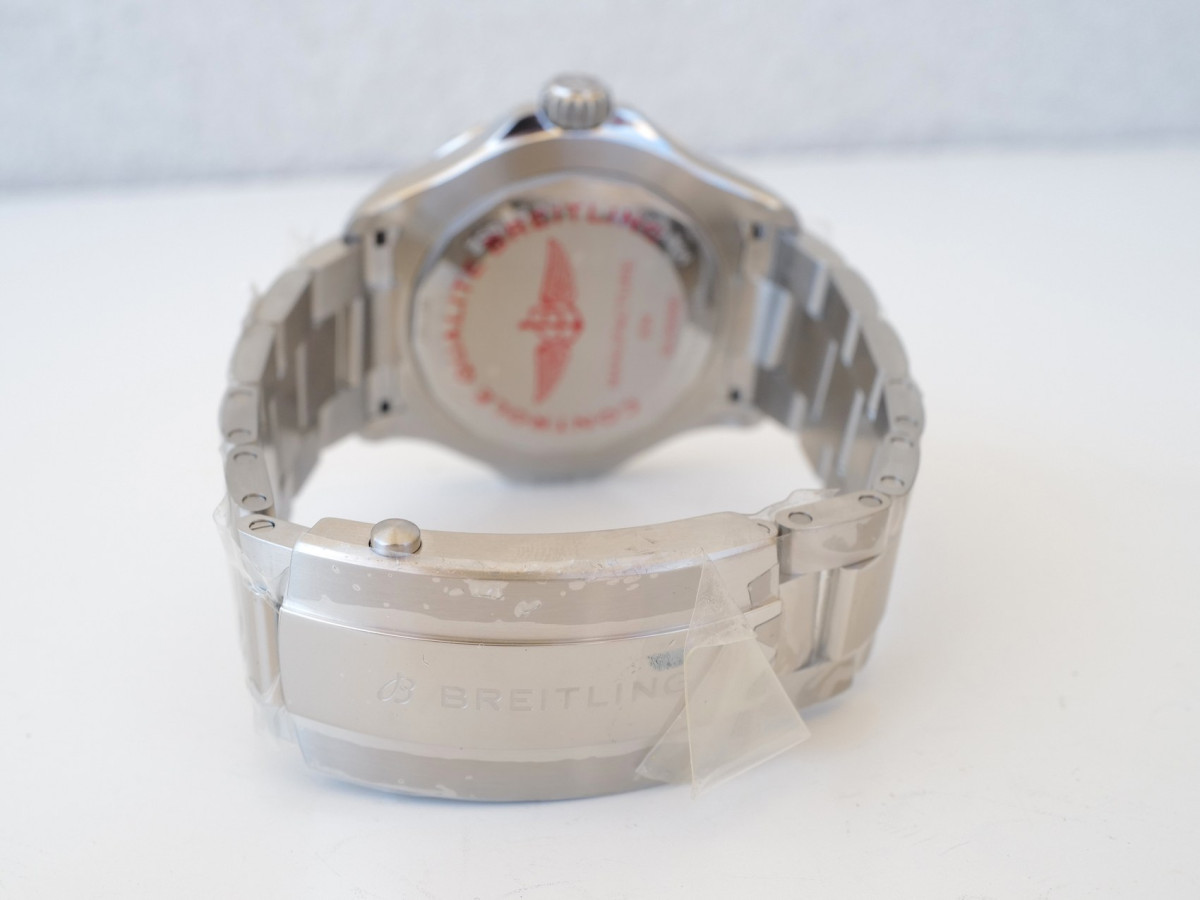 Швейцарський годинник Breitling Superocean Automatic 46