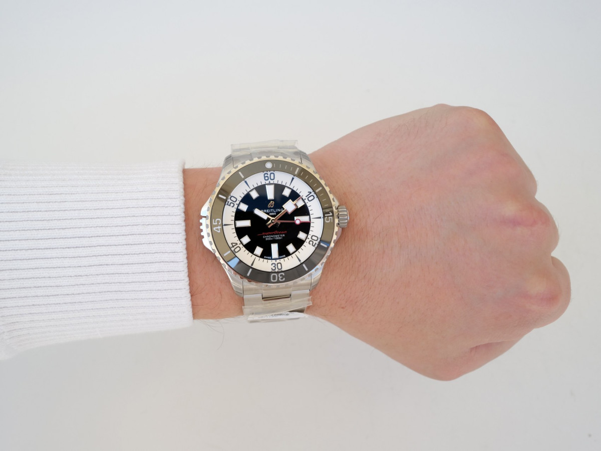 Швейцарський годинник Breitling Superocean Automatic 46