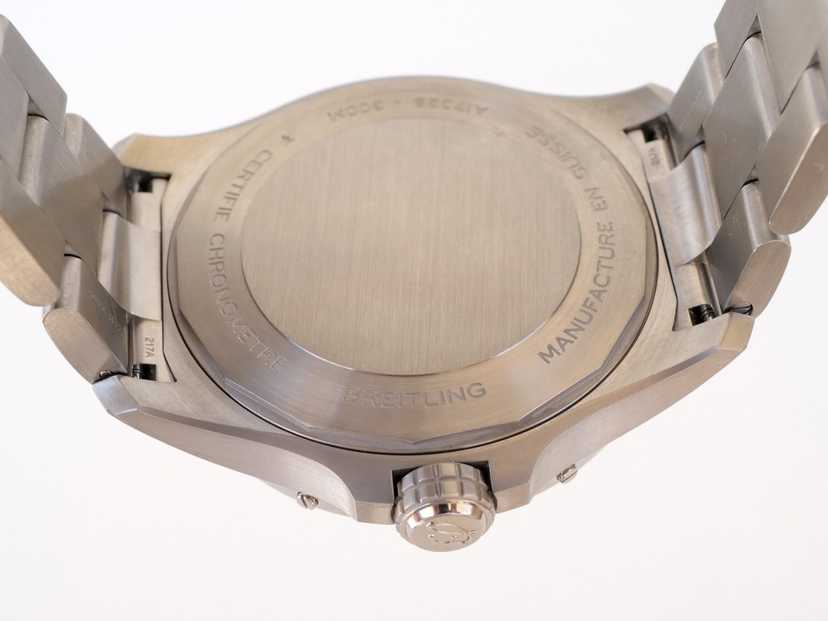 Швейцарський годинник Breitling Avenger Automatic 42