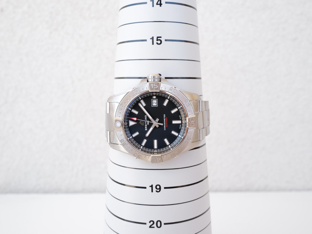 Швейцарський годинник Breitling Avenger Automatic 42