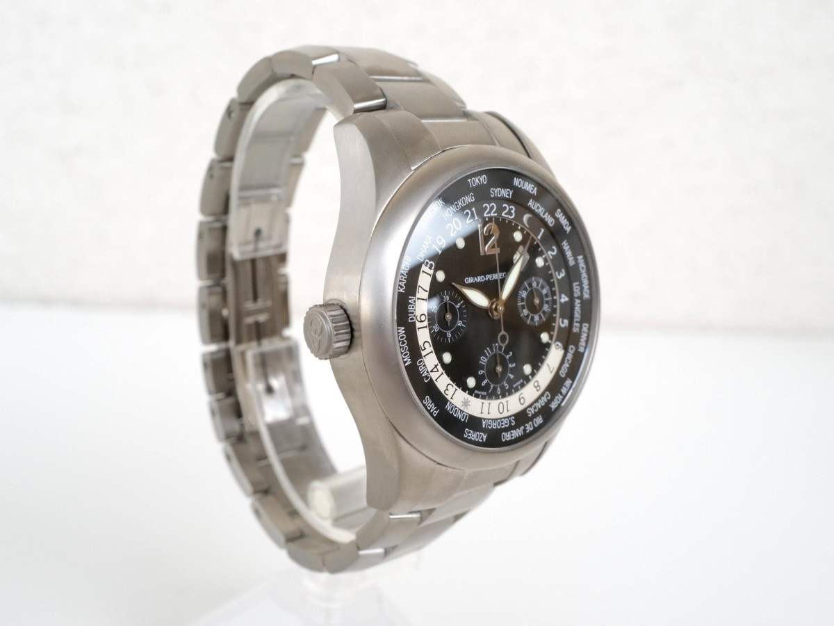 Швейцарський годинник Girard Perregaux WW.TC Titanium Chronograph 43