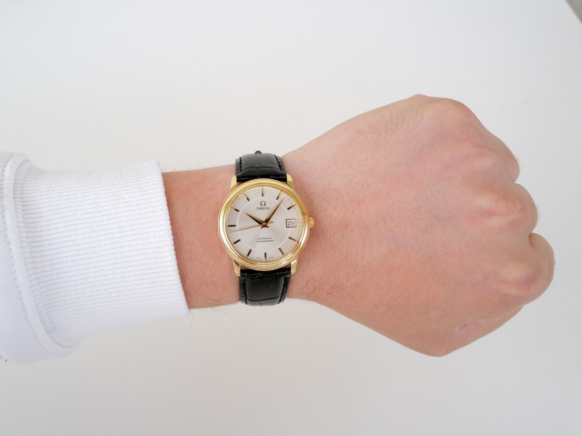 Швейцарские часы Omega De Ville Prestige Automatic 18K Yellow Gold 35