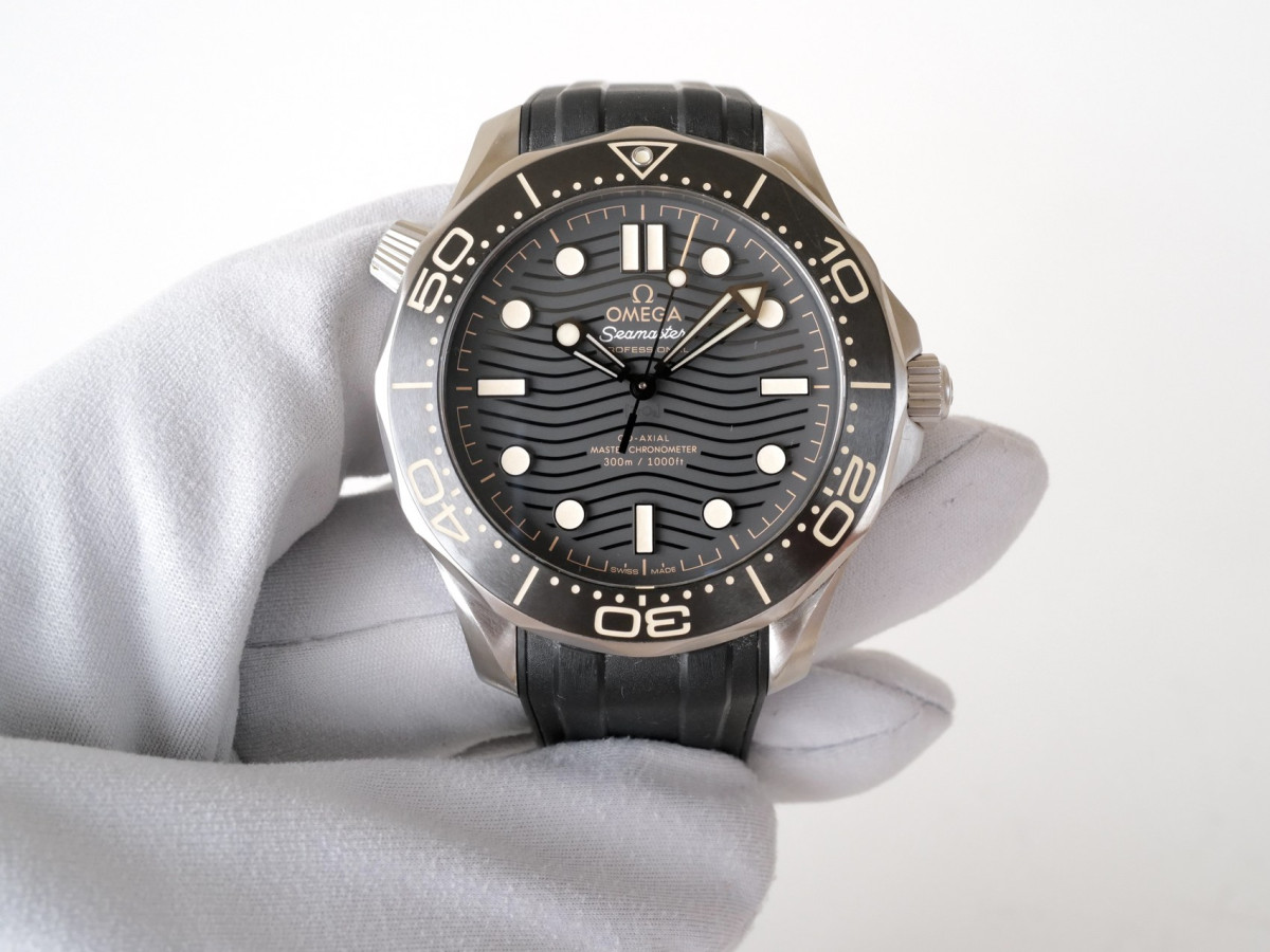 Swiss watch Omega Seamaster Diver 300M Ceramic Bezel Special Edition 42