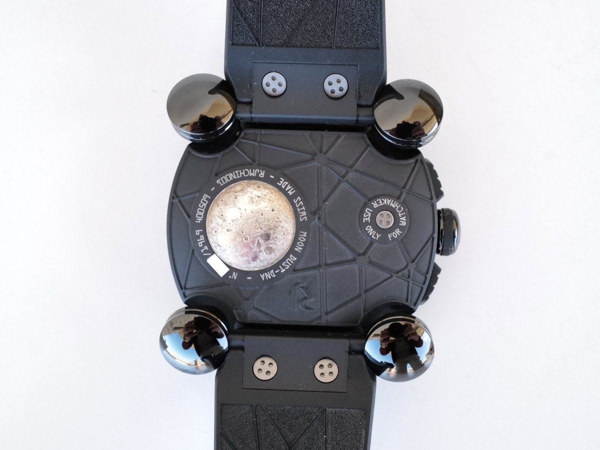 Швейцарские часы Romain Jerome Moon-Dna Invader Chronograph 46