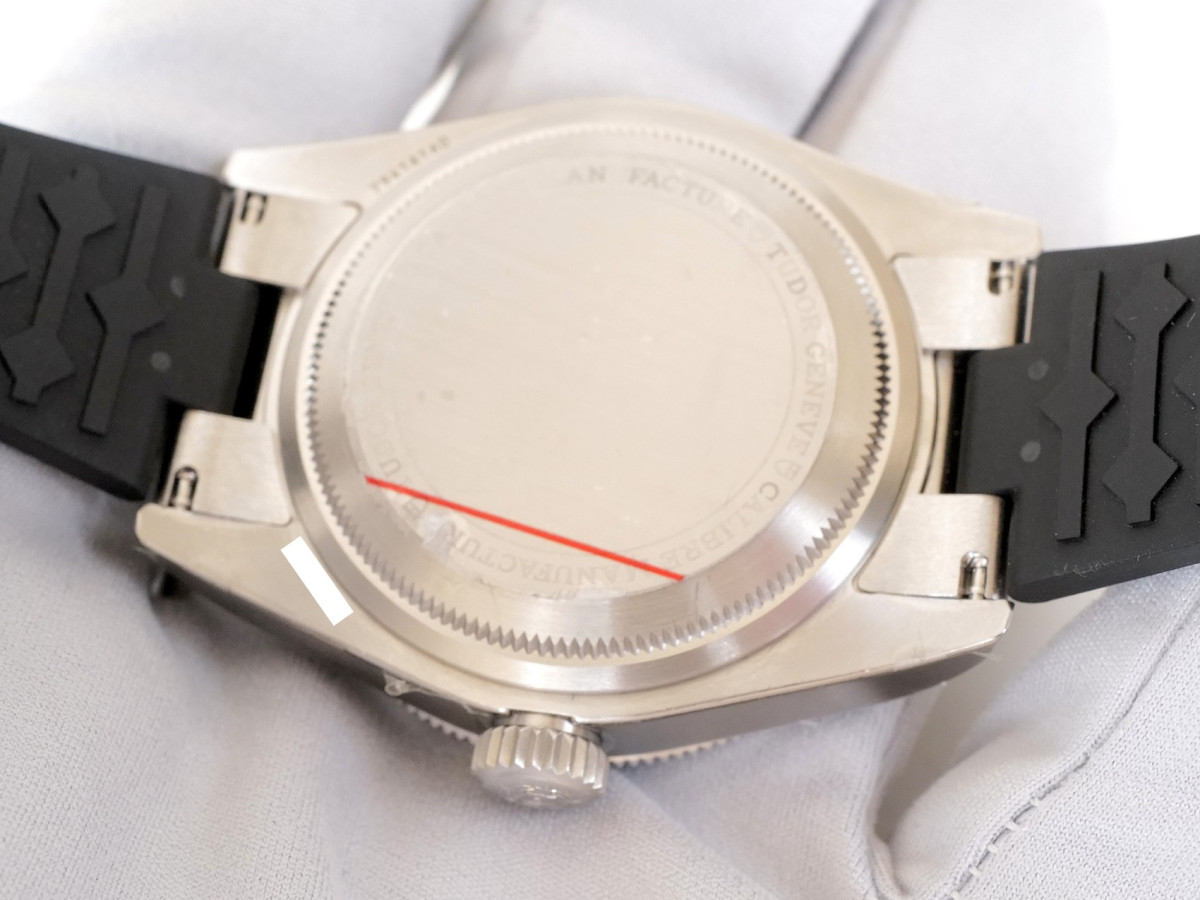 Швейцарские часы Tudor Black Bay Red Bezel Rubber Strap 41