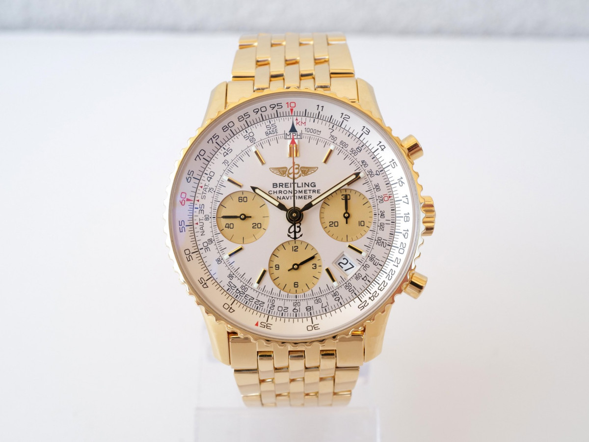Швейцарський годинник Breitling Navitimer 18K Yellow Gold 42