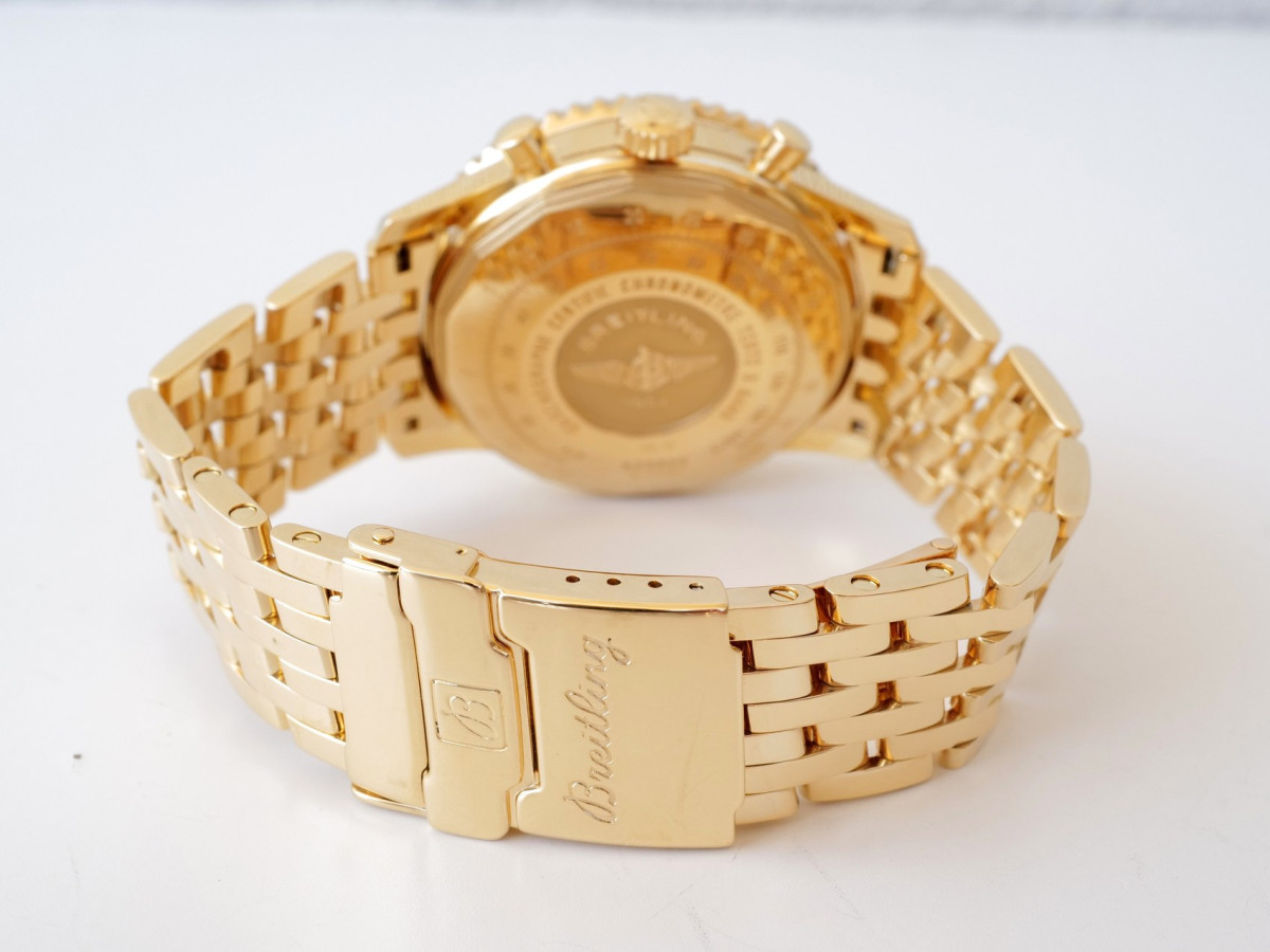 Швейцарський годинник Breitling Navitimer 18K Yellow Gold 42