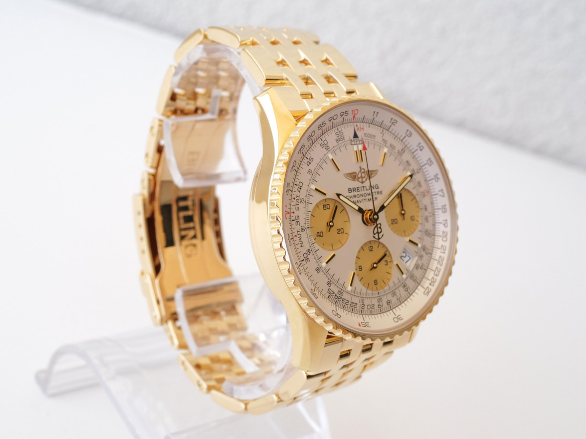Швейцарський годинник Breitling Navitimer 18K Yellow Gold 42