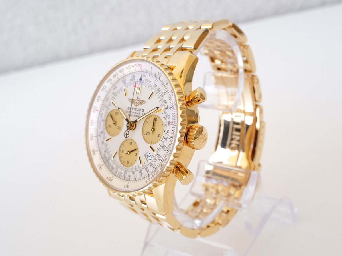 Швейцарський годинник Breitling Navitimer 18K Yellow Gold 42