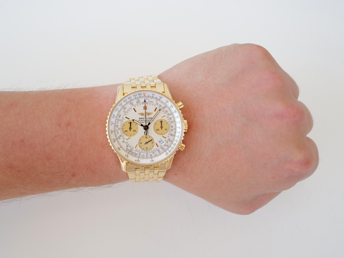Швейцарський годинник Breitling Navitimer 18K Yellow Gold 42