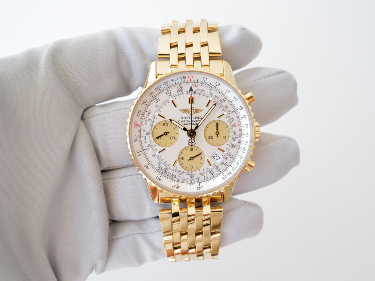 Швейцарський годинник Breitling Navitimer 18K Yellow Gold 42
