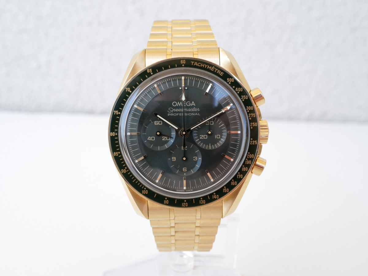 Швейцарские часы Omega Speedmaster Moonwatch Professional Moonshine 18K Yellow Gold Green Dial Manual Wind 42