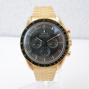 Швейцарские часы Omega Speedmaster Moonwatch Professional Moonshine 18K Yellow Gold Green Dial Manual Wind 42