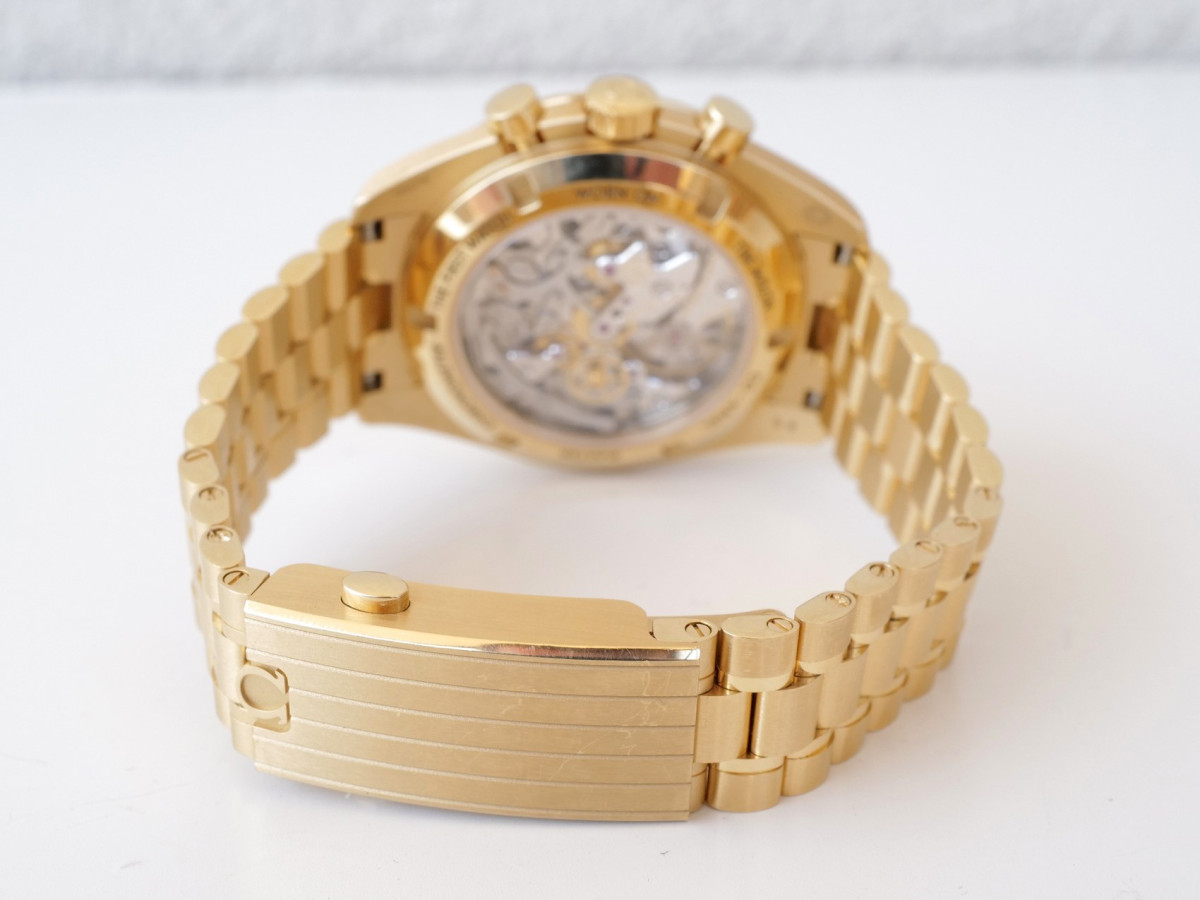 Швейцарские часы Omega Speedmaster Moonwatch Professional Moonshine 18K Yellow Gold Green Dial Manual Wind 42