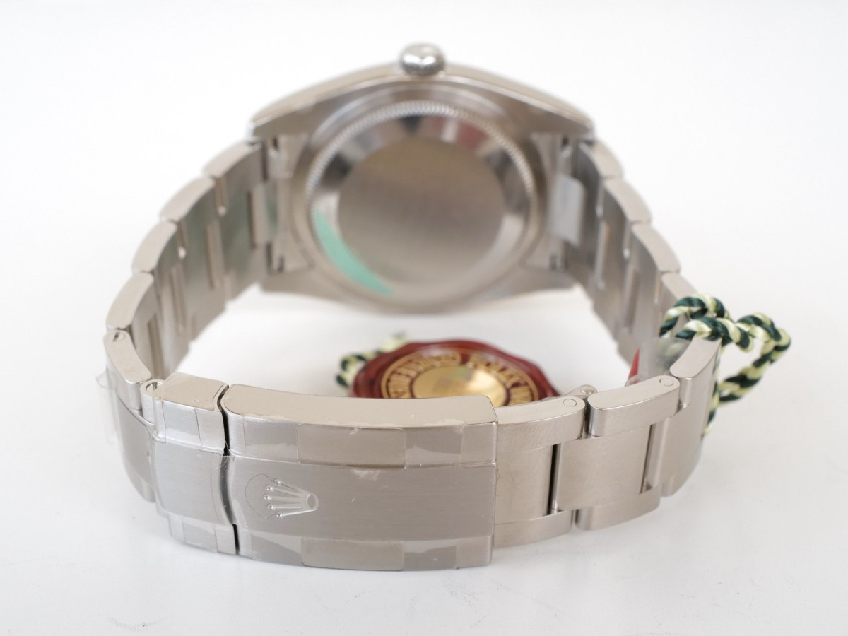 Швейцарський годинник Rolex Oyster Perpetual 36 Concentric Silver Dial