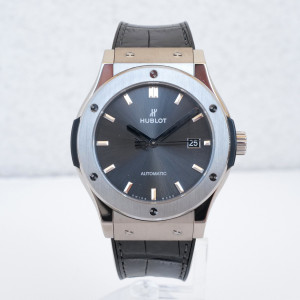 Швейцарський годинник Hublot Classic Fusion Automatic Titanium Grey Dial 42