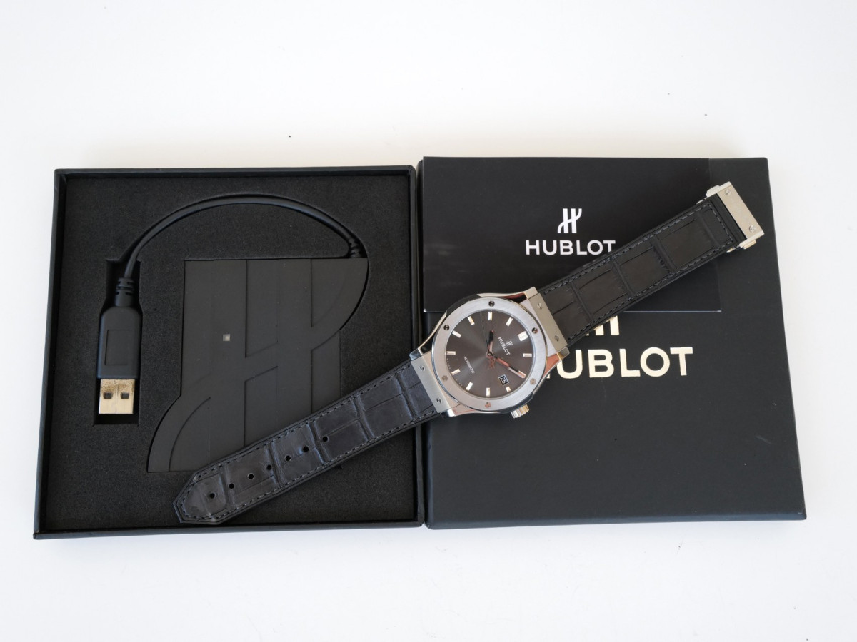 Швейцарський годинник Hublot Classic Fusion Automatic Titanium Grey Dial 42