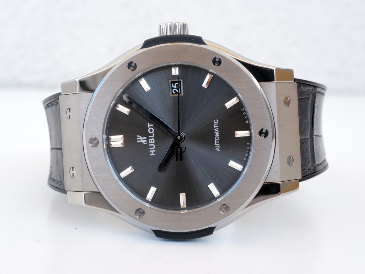 Швейцарський годинник Hublot Classic Fusion Automatic Titanium Grey Dial 42