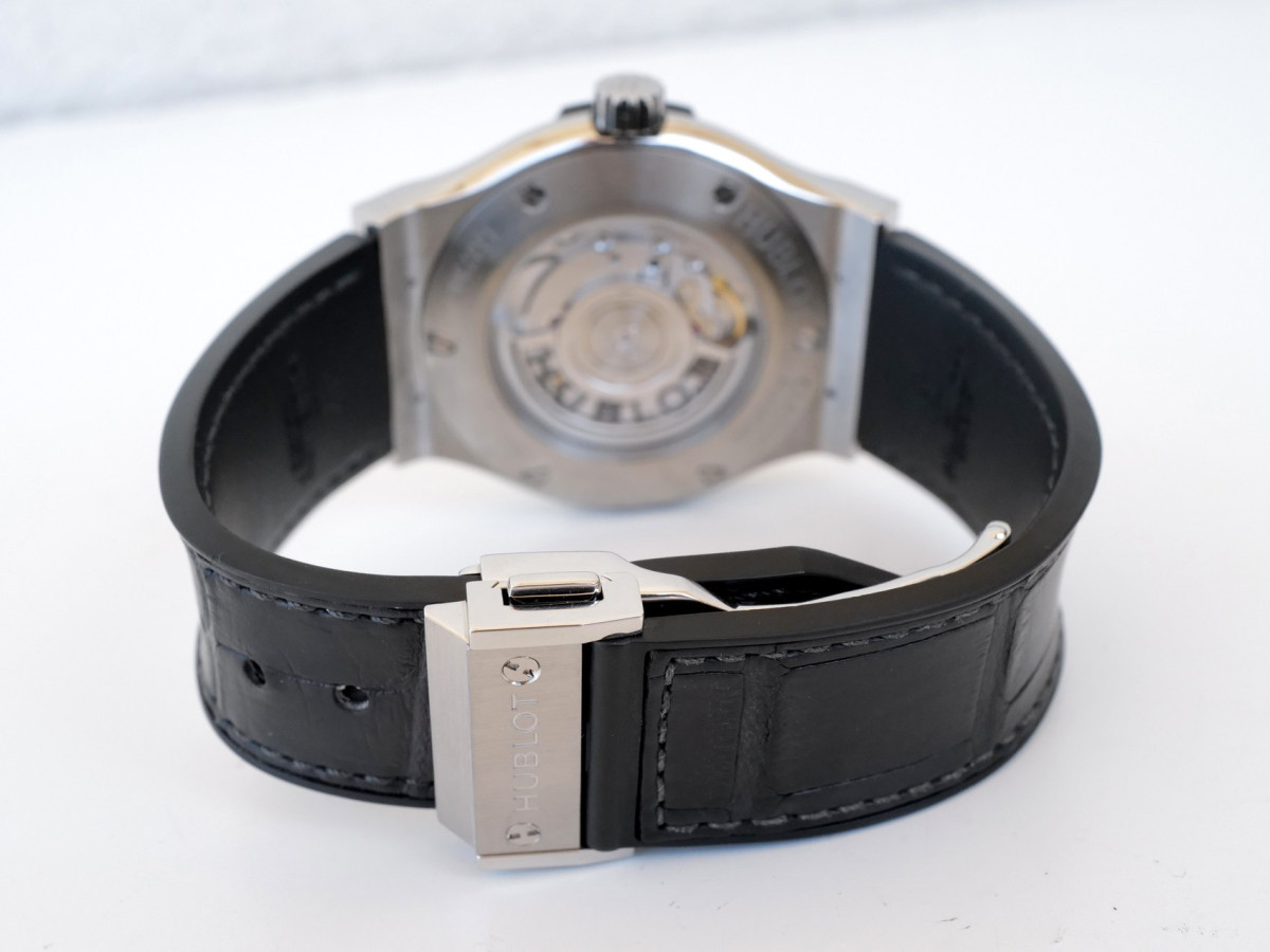 Швейцарський годинник Hublot Classic Fusion Automatic Titanium Grey Dial 42