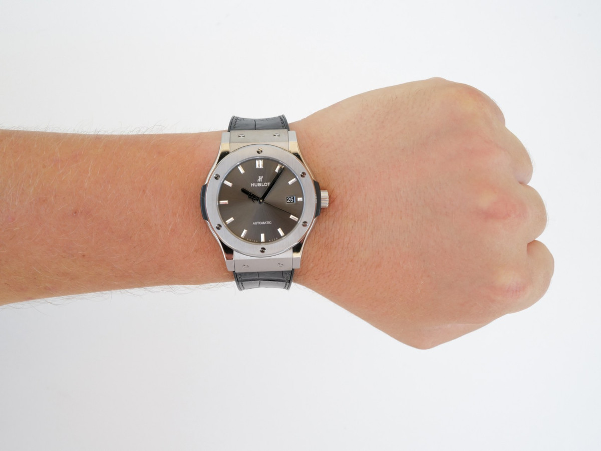 Швейцарський годинник Hublot Classic Fusion Automatic Titanium Grey Dial 42