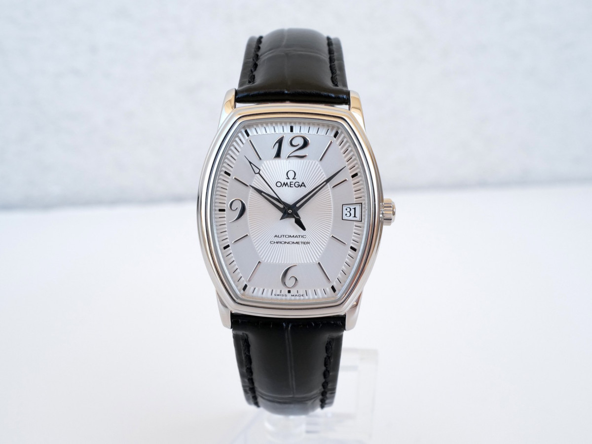 Швейцарские часы Omega De Ville Prestige Tonneau Automatic Silver Dial
